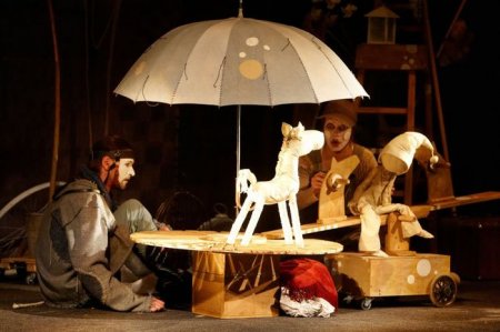 Закарпатський театр ляльок до свого 35-річчя випустив книжку «Театр граючої ляльки Срібної землі»