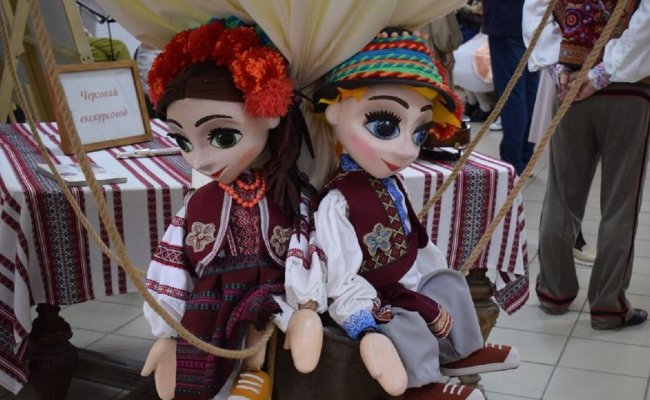 В Ужгороді стартувала виставка “Світ театральної ляльки”
