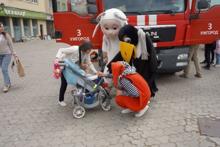 Стережися червоного півня!": закарпатські лялькарі показали прем'єру вистави про пожежну безпеку